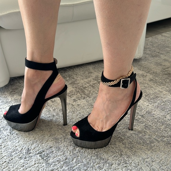 Prada high heels size 7. Super comfortable easy to dance and walk with them. - Picture 1 of 4